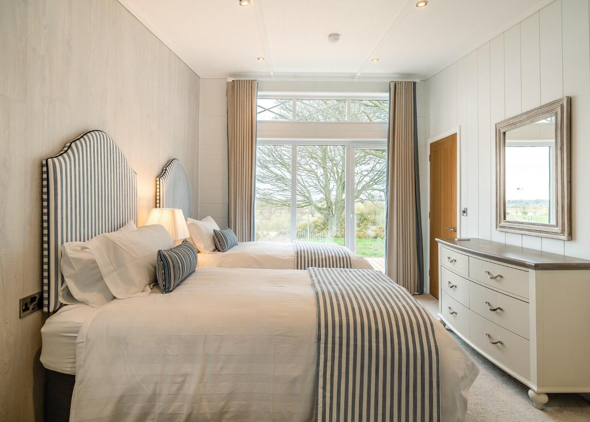 Eden Lodge Retreat Crosby  Rum bild