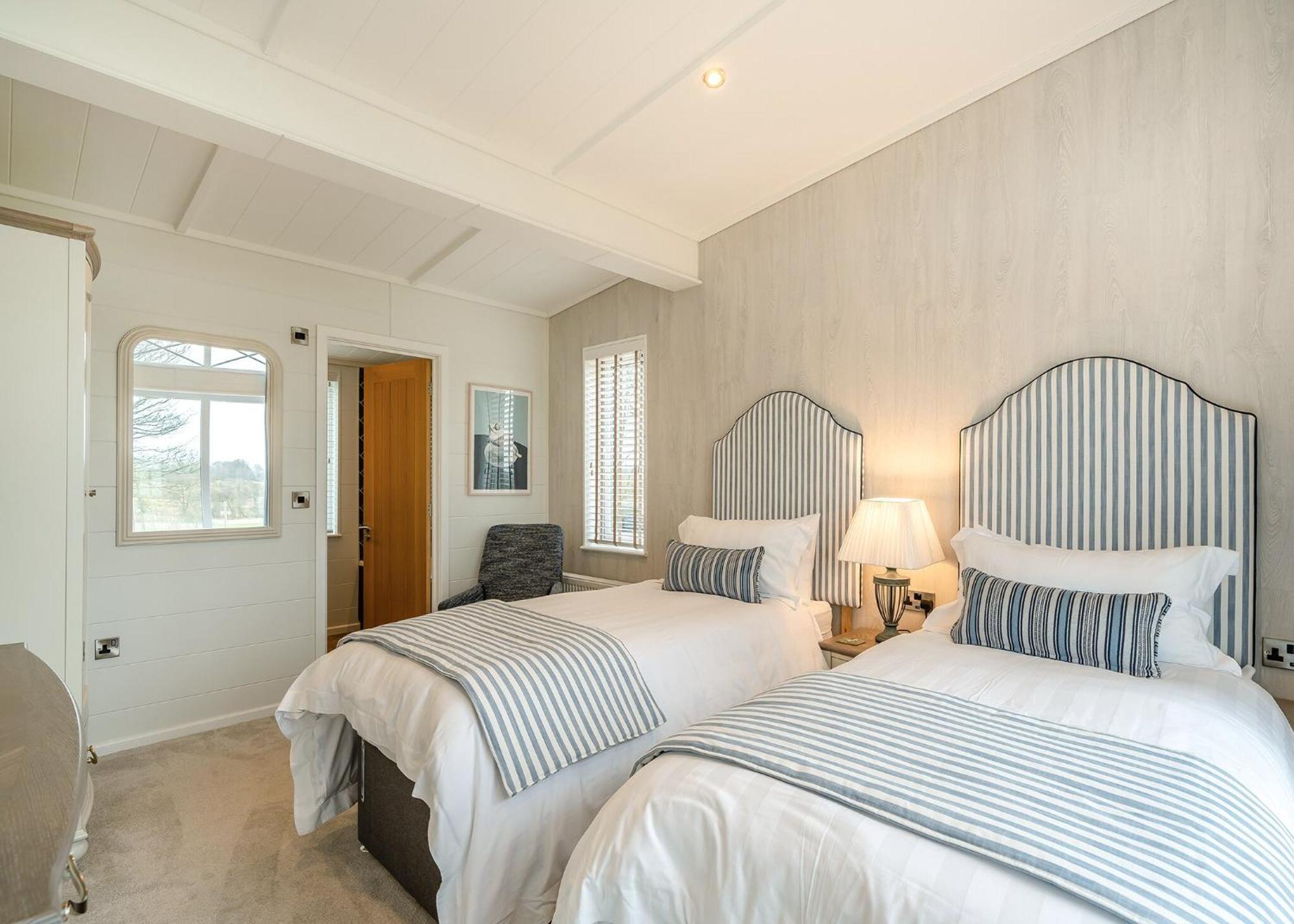 Eden Lodge Retreat Crosby  Rum bild